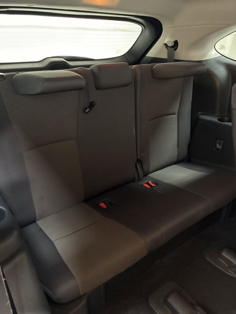 Used 2024 Toyota Highlander LE FWD image 28