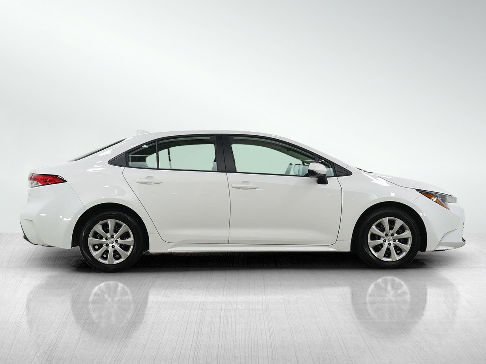 Used 2025 Toyota Corolla LE FWD image 8