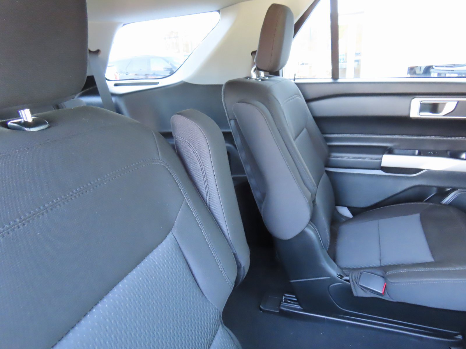 Used 2024 Ford Explorer XLT image 33