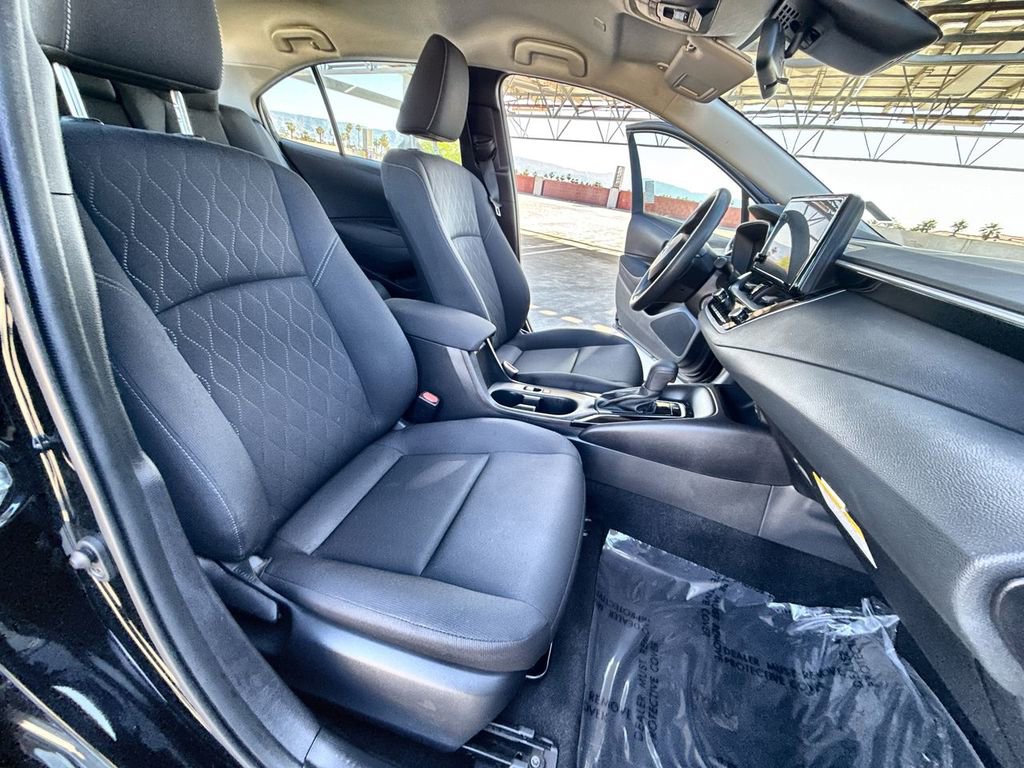 Used 2025 Toyota Corolla LE FWD image 18