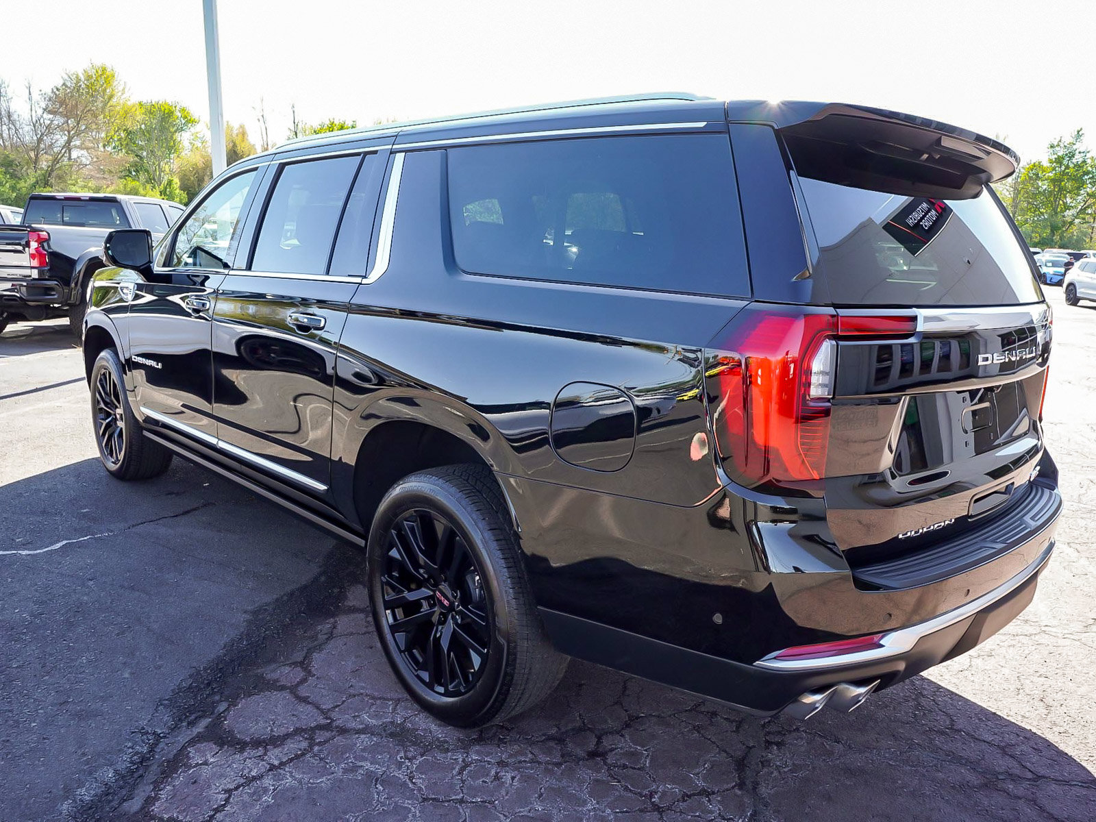 Used 2026 GMC Yukon XL Denali w/ Sun & Power Step Package AWD/4WD image 4