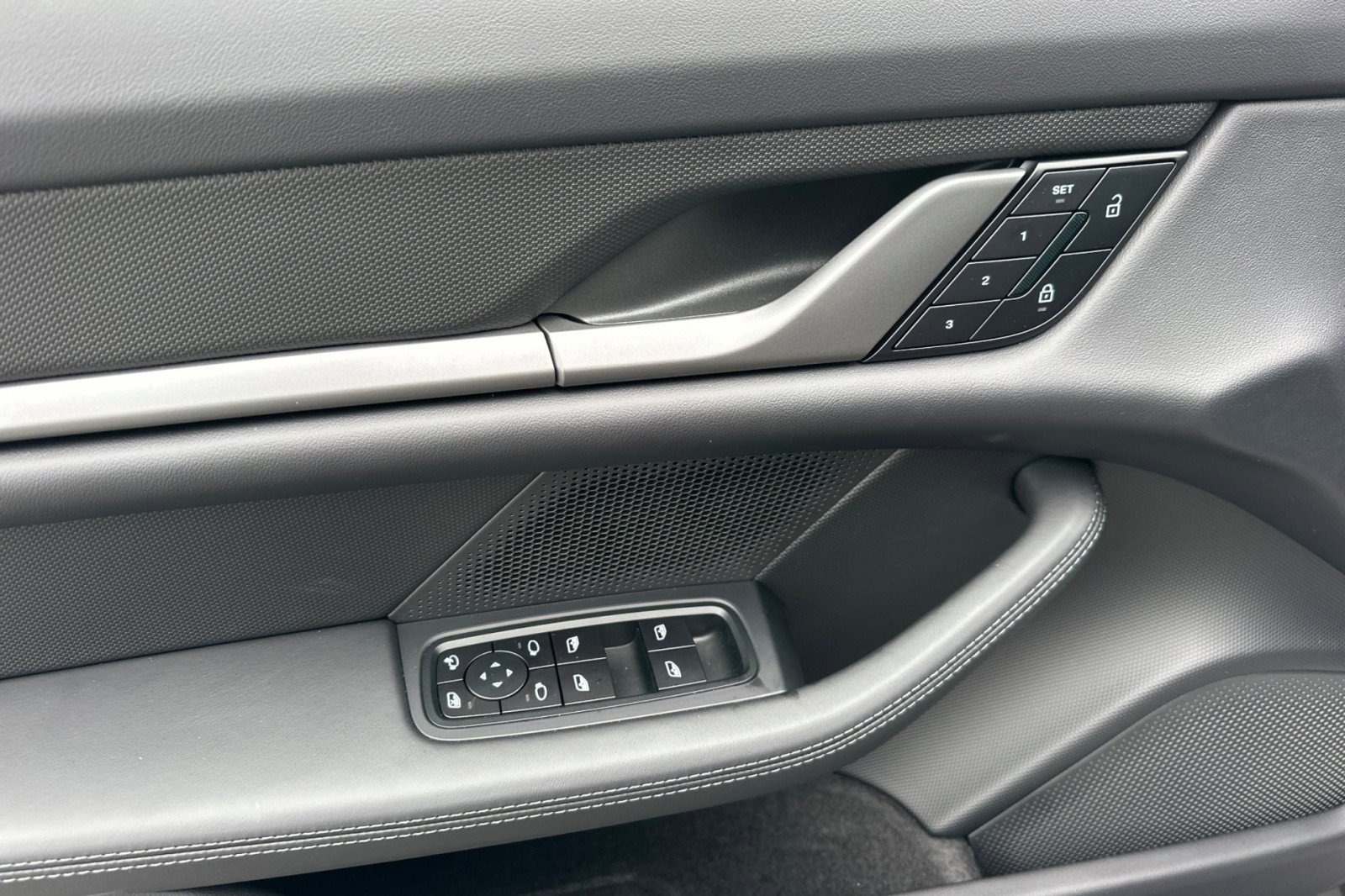 New 2026 Porsche Taycan image 12