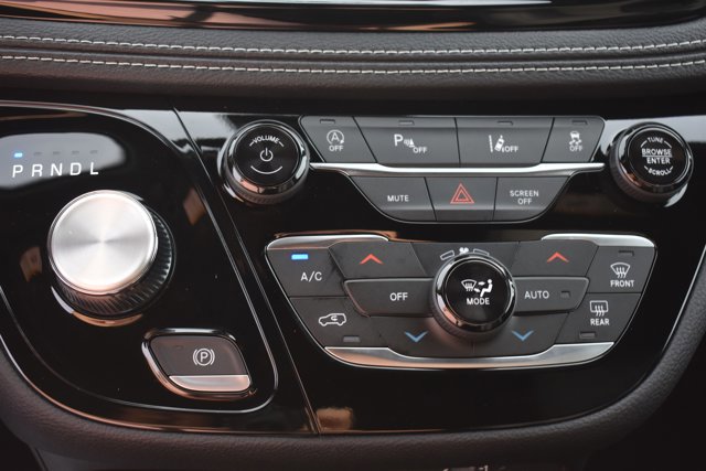 New 2026 Chrysler Pacifica Select image 26