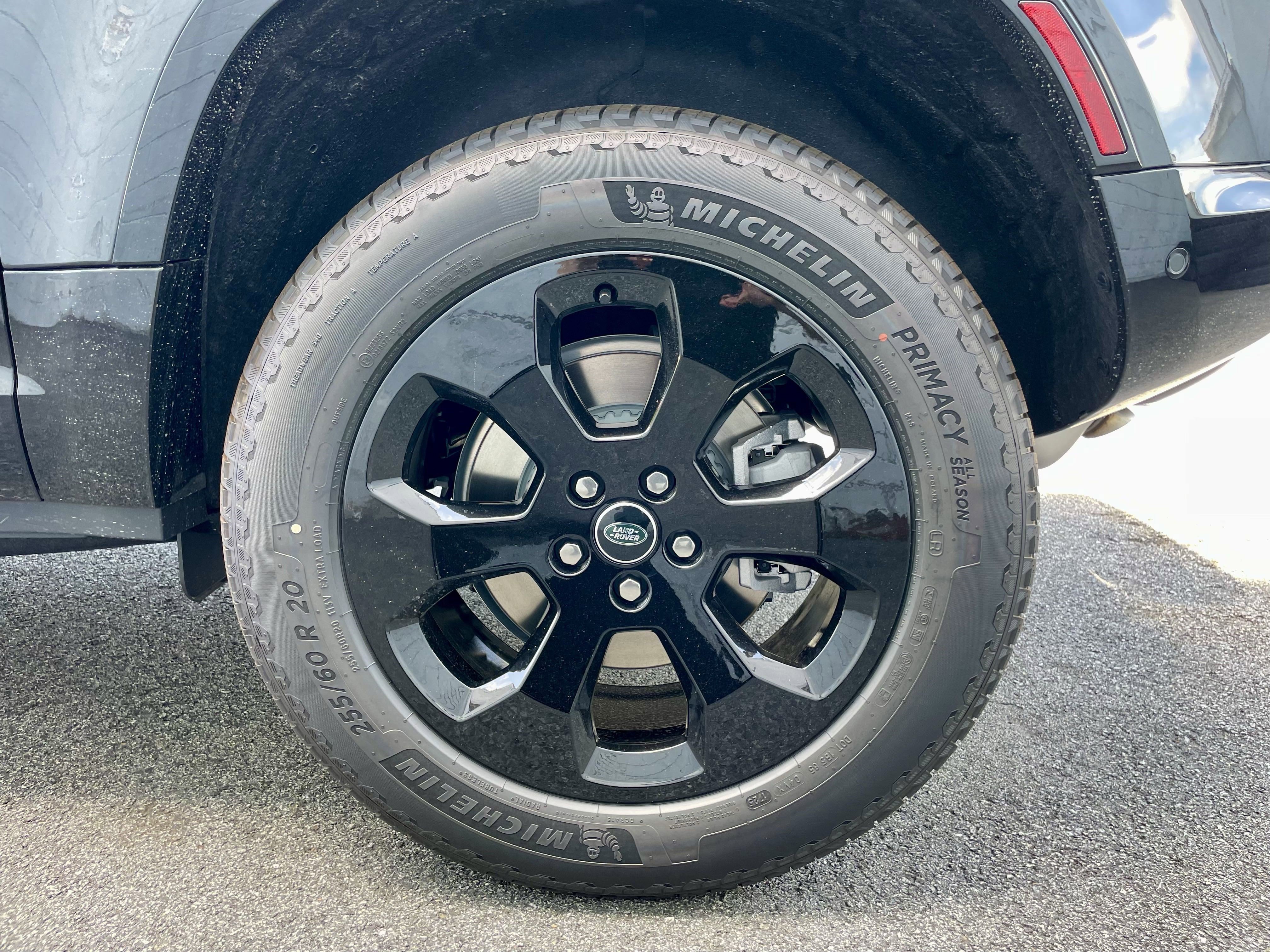 New 2025 Land Rover Defender 90 X-Dynamic SE image 10