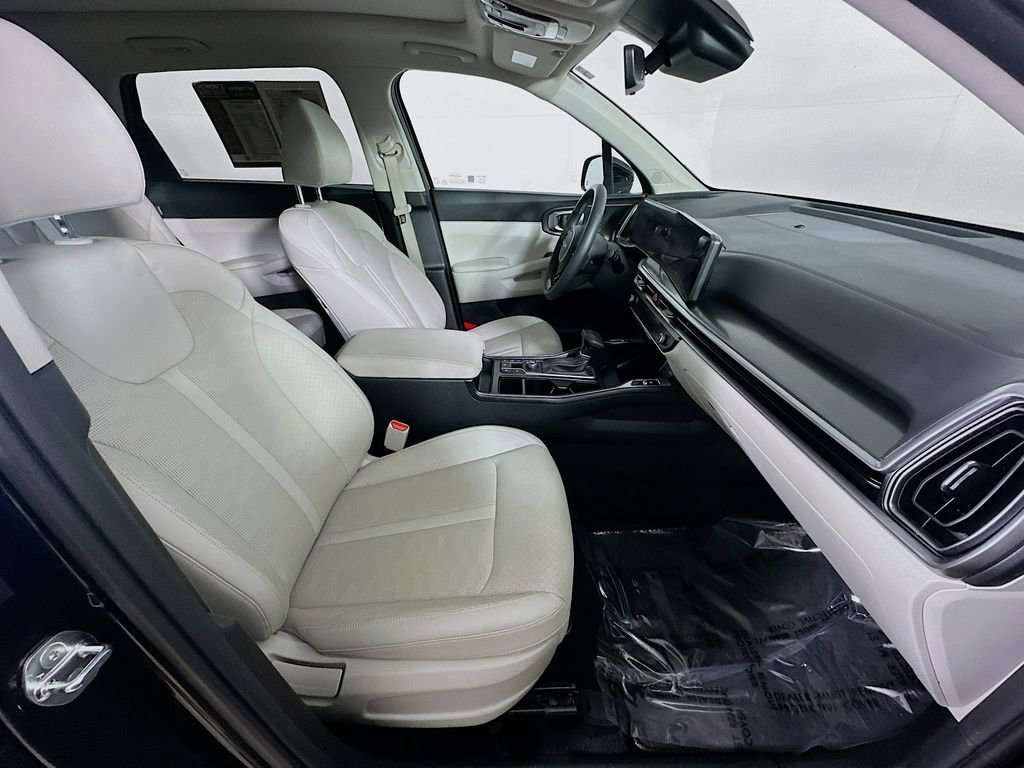 Used 2025 Kia Sorento S w/ Panoramic Sunroof Package FWD image 12