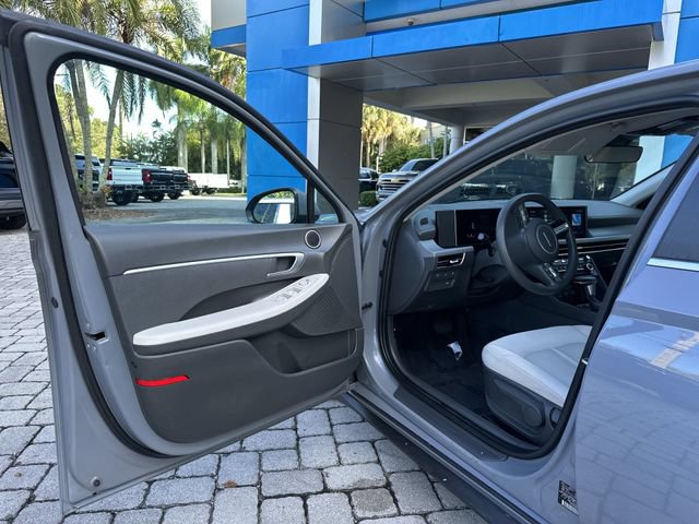 Used 2025 Hyundai Sonata SE FWD image 22