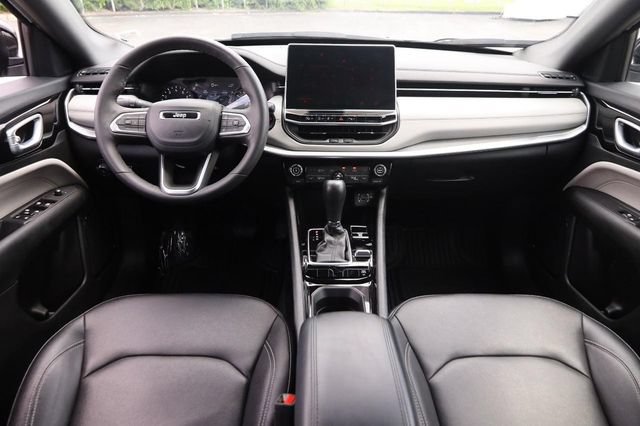 Used 2025 Jeep Compass Limited AWD/4WD image 27