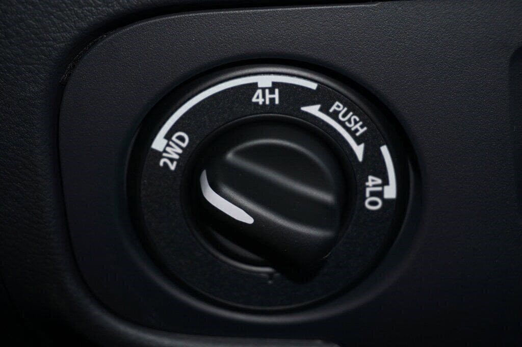 New 2025 Nissan Frontier PRO-4X AWD/4WD image 15