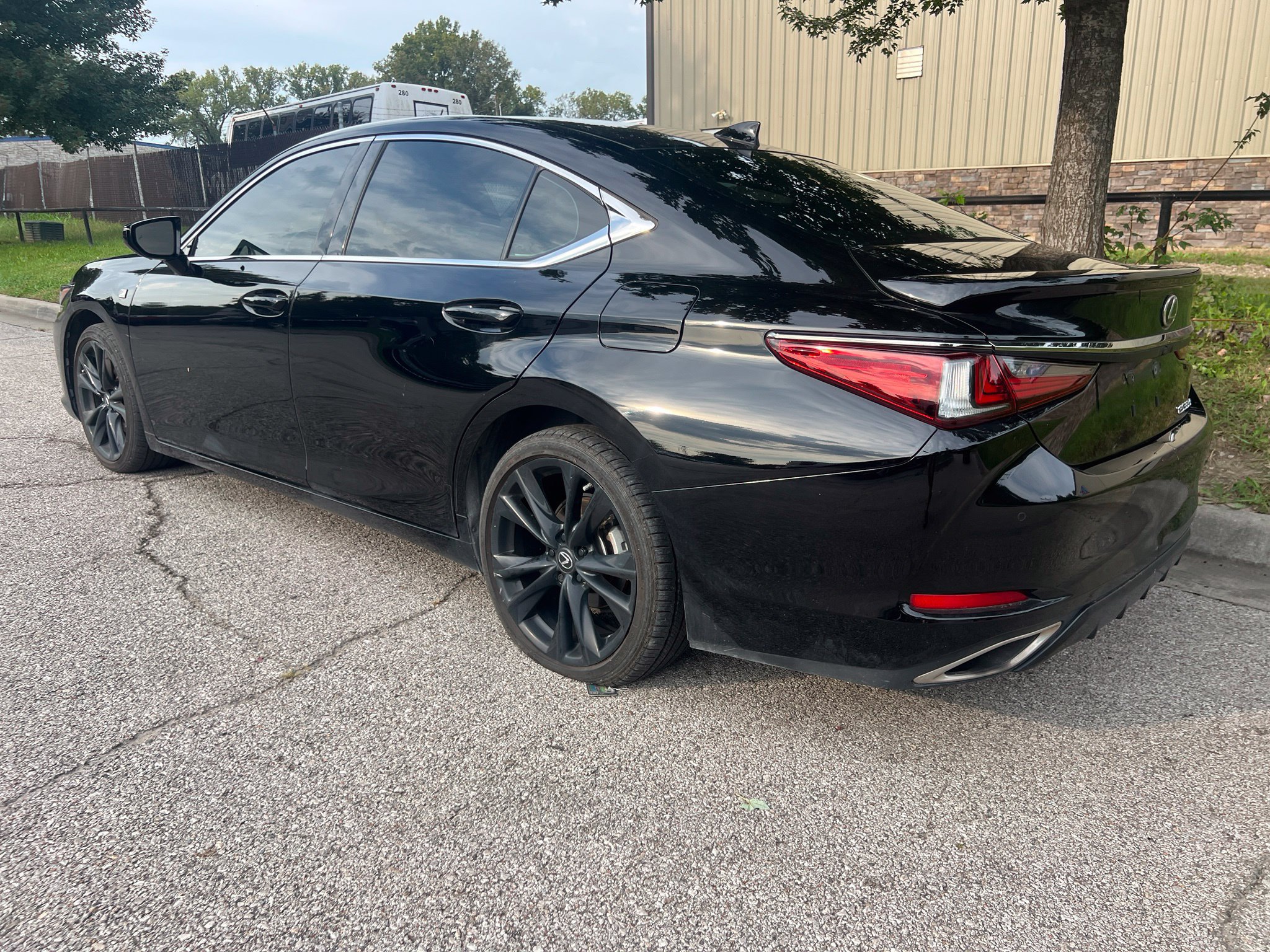 Used 2024 Lexus ES 350 F Sport w/ Accessory Package (Z2) FWD image 7