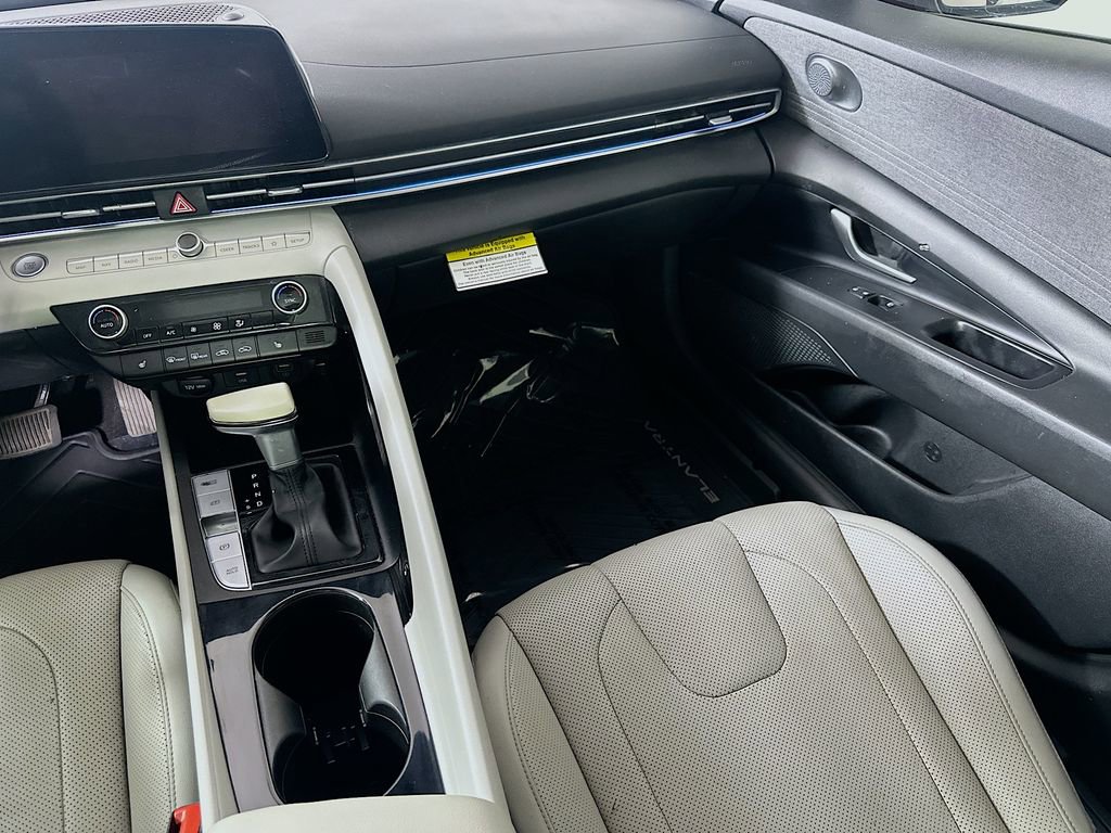 Used 2022 Hyundai Elantra Limited w/ Winter Weather Package FWD image 19