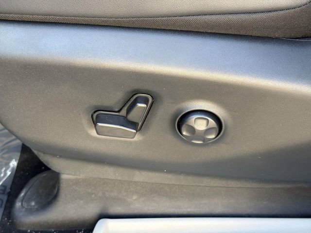 Used 2024 Chrysler Pacifica Limited FWD image 33
