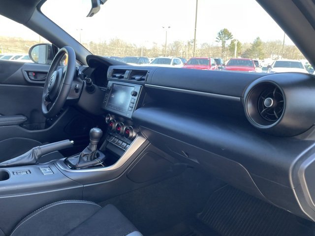Used 2025 Toyota GR86 Premium w/ Performance Package image 24