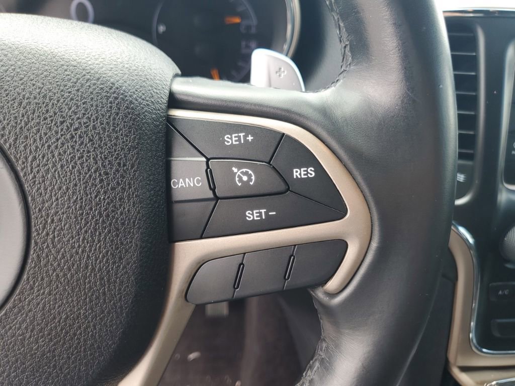 Used 2016 Jeep Grand Cherokee Laredo w/ Quick Order Package 23E AWD/4WD image 15
