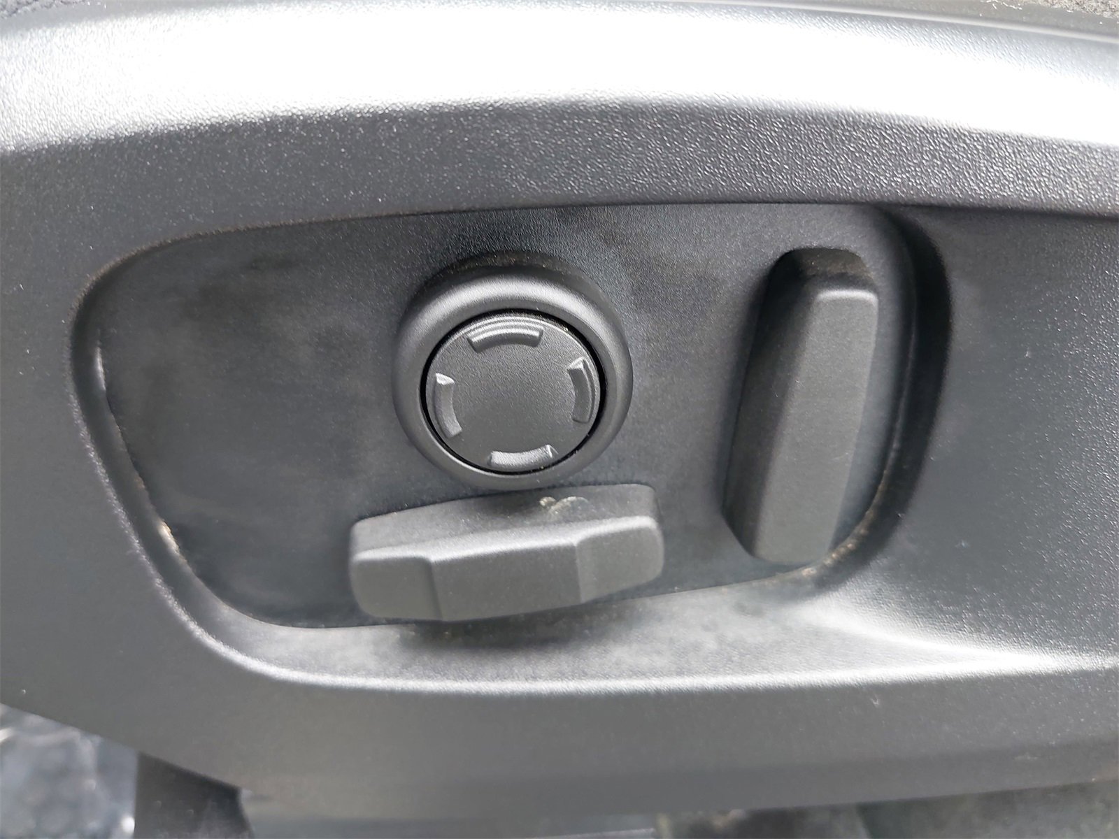 Used 2023 Land Rover Defender 110 X-Dynamic SE image 36