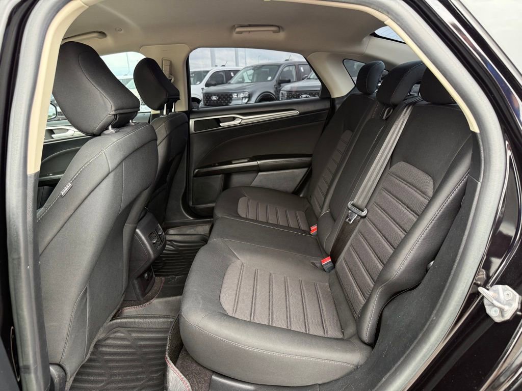 Used 2020 Ford Fusion SE FWD image 7