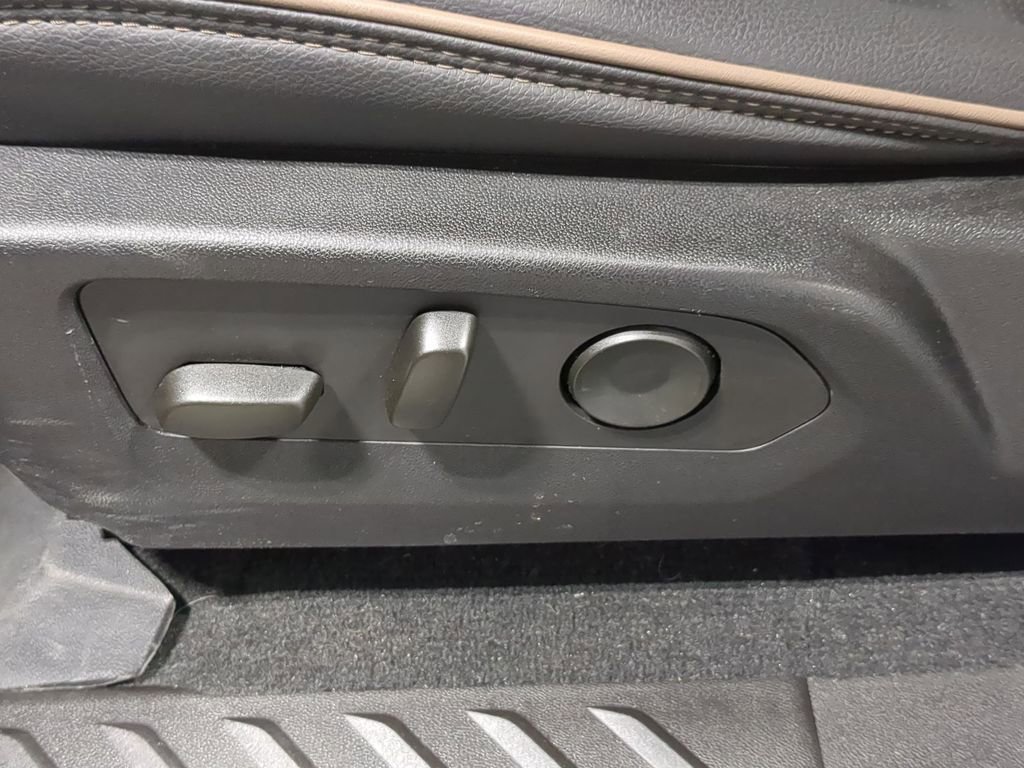 Used 2023 GMC Canyon Denali image 21