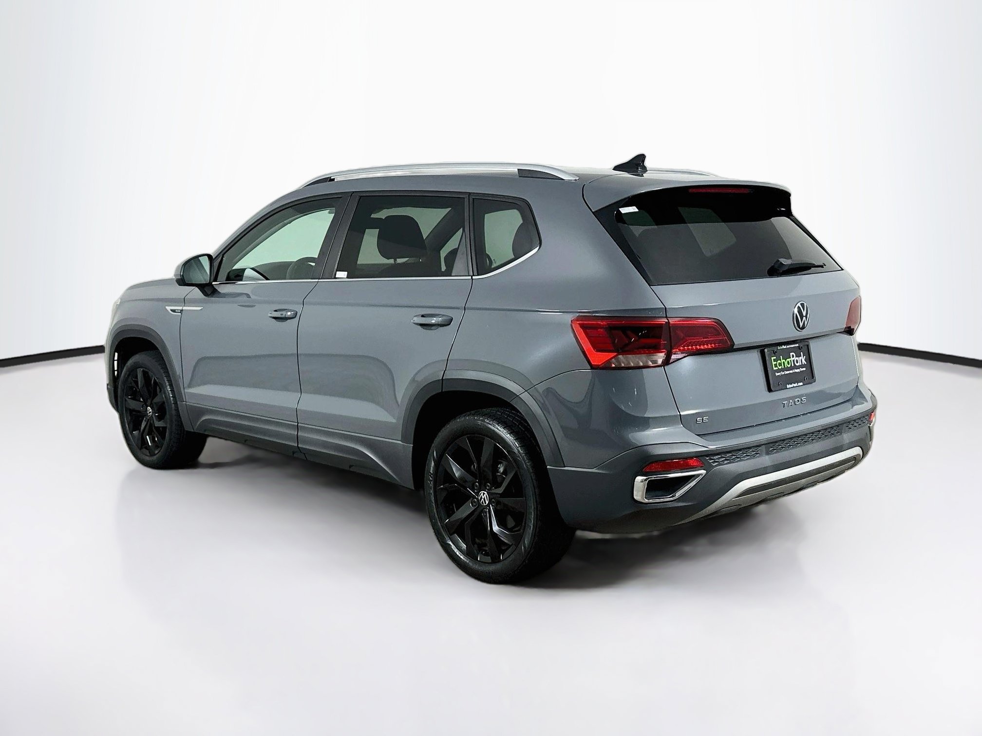 Used 2023 Volkswagen Taos SE w/ Black Wheel Package FWD image 5