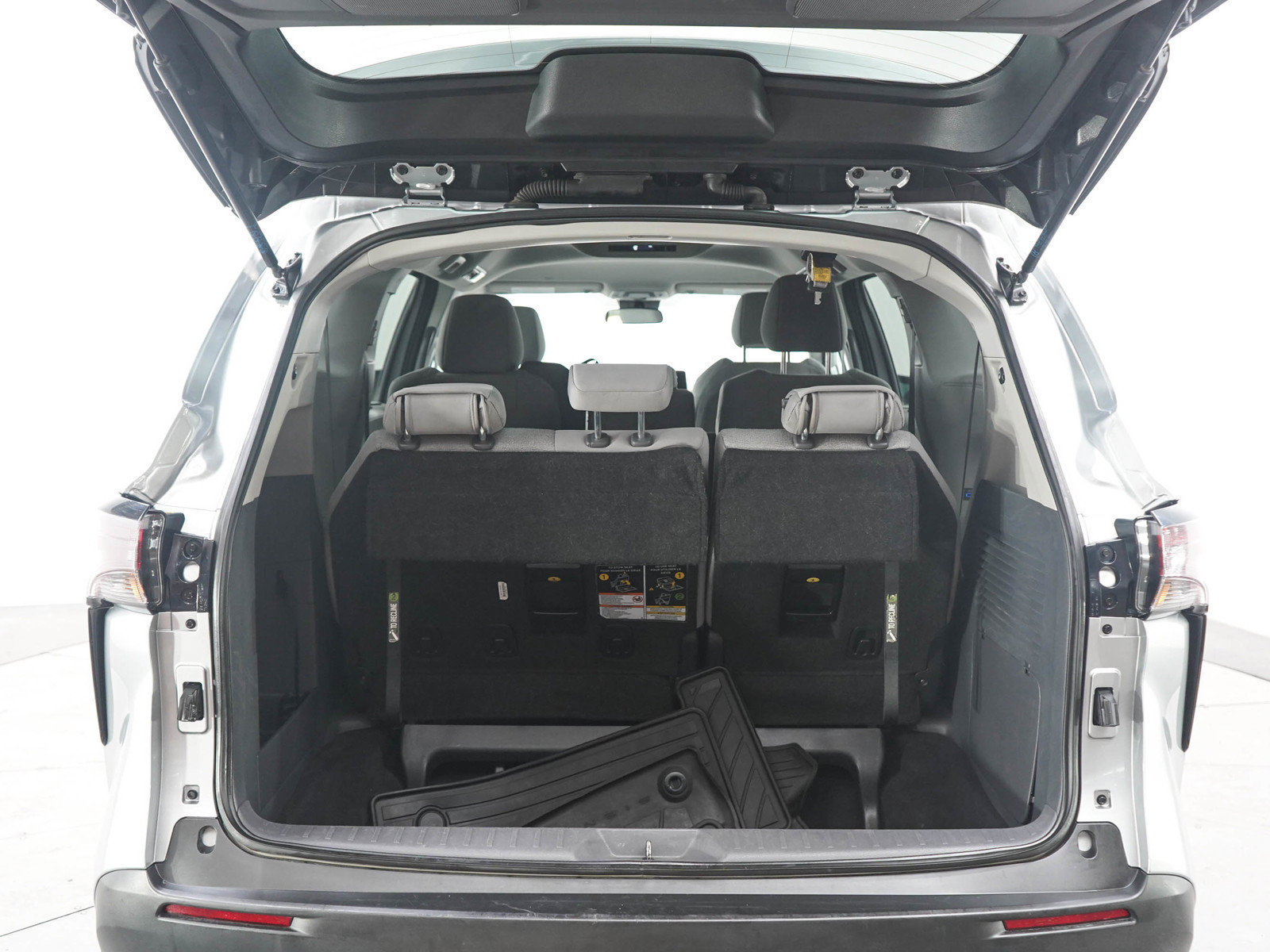 Used 2024 Toyota Sienna LE FWD image 18