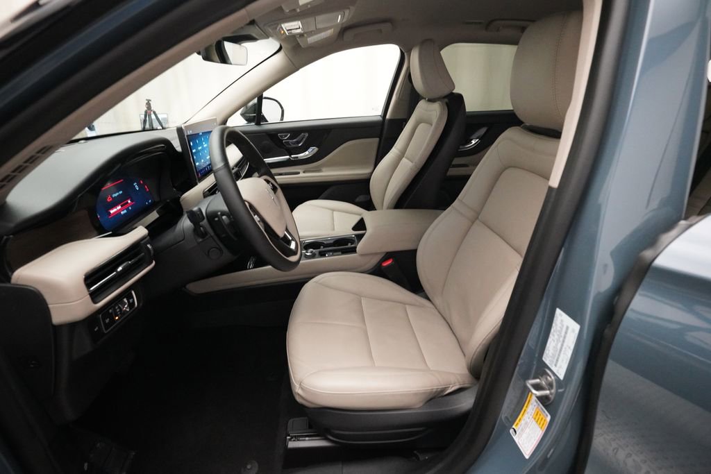 Used 2025 Lincoln Corsair Reserve w/ Towing Package image 7