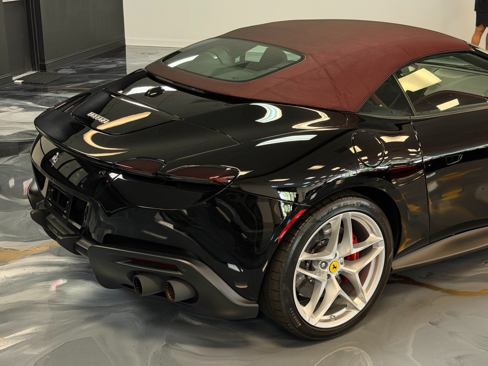 Used 2025 Ferrari Roma Spider RWD image 8