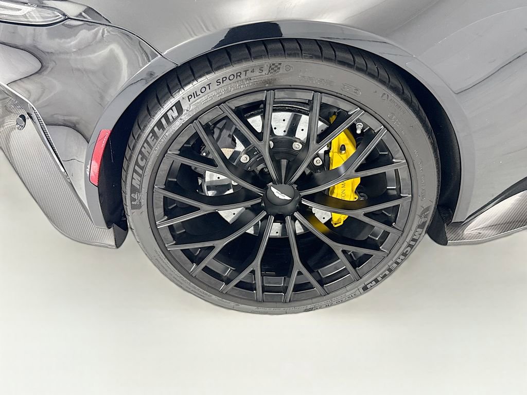 Used 2023 Aston Martin V12 Vantage image 30