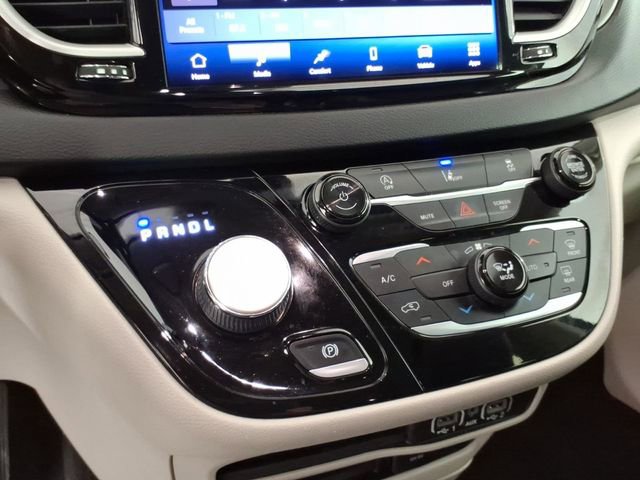 Used 2022 Chrysler Pacifica Touring-L FWD image 21