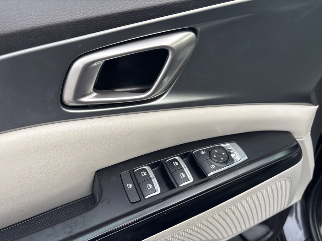 Used 2024 Kia Carnival LX image 21