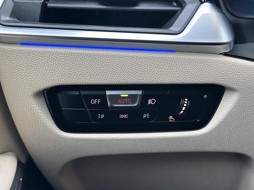 Used 2022 BMW 330i xDrive Sedan w/ Premium Package image 16