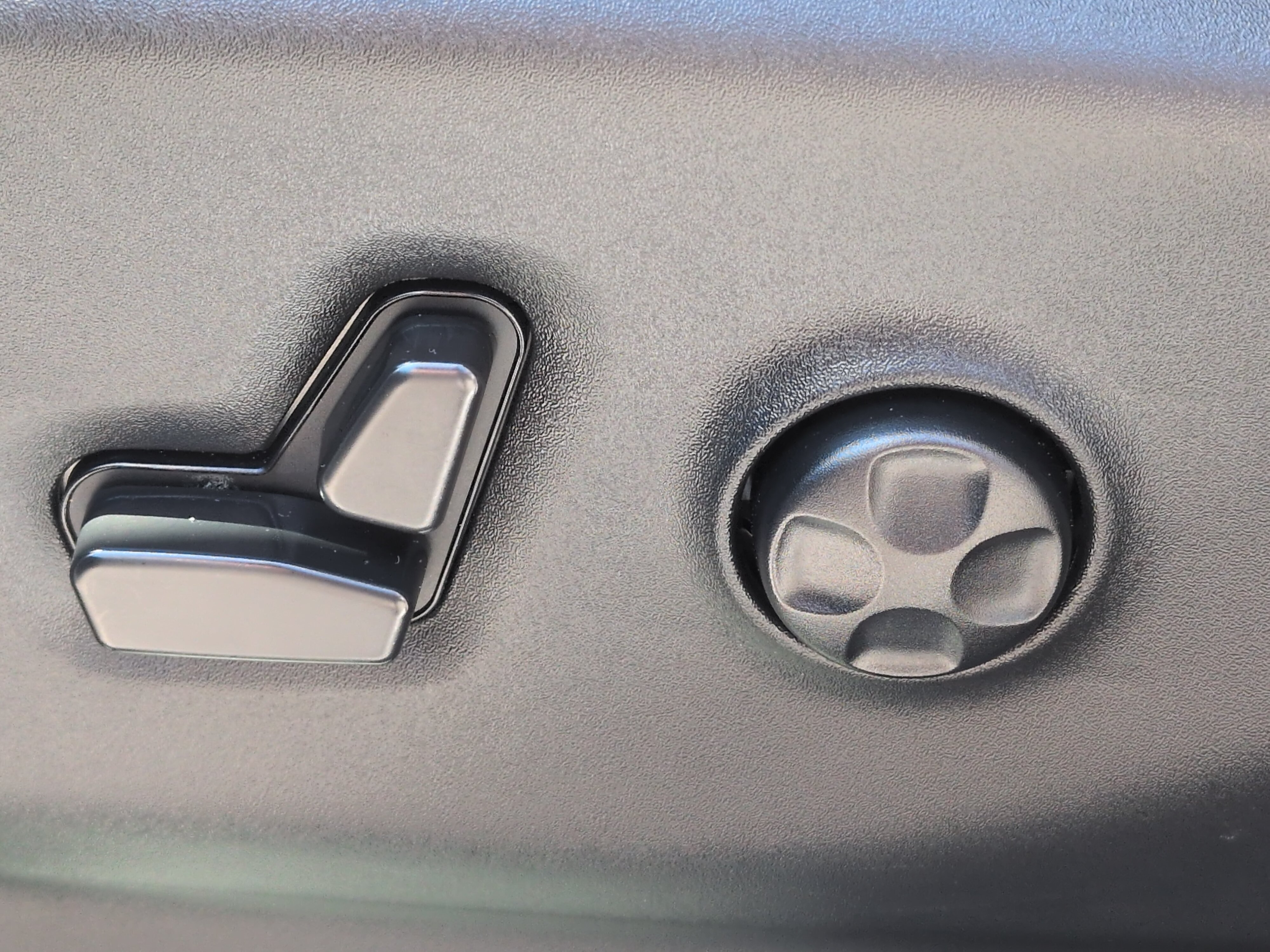Certified 2025 Chrysler Pacifica Select FWD image 28