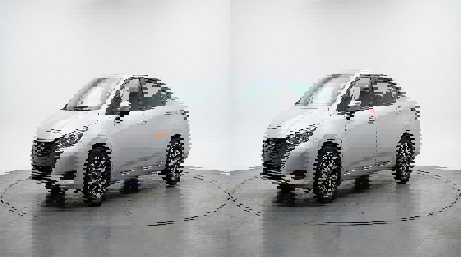 Used 2025 Nissan Versa SV image 3