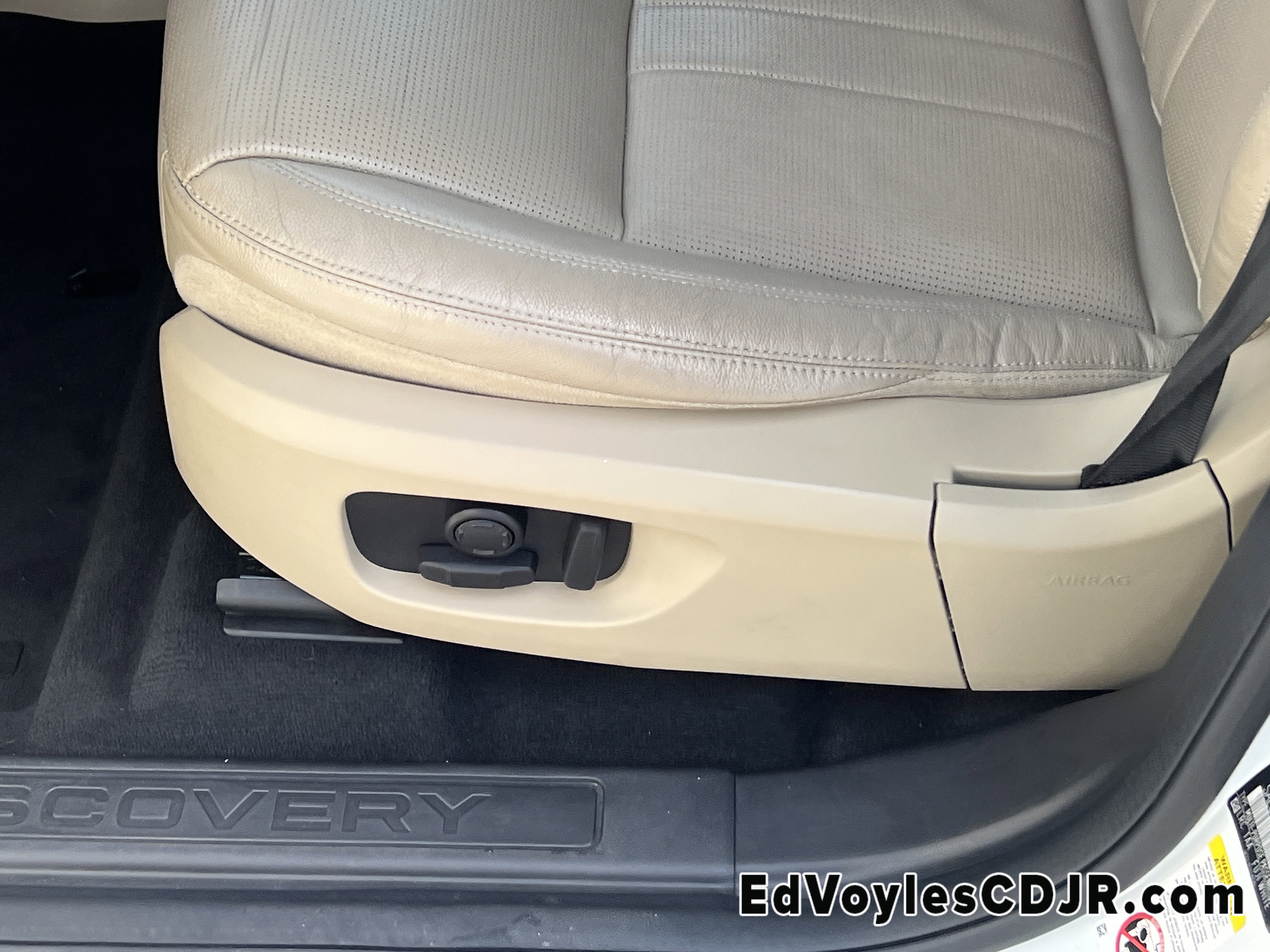 Used 2018 Land Rover Discovery Sport HSE image 12