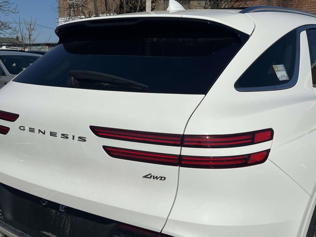 Used 2023 Genesis GV70 2.5T w/ Advanced Package image 9