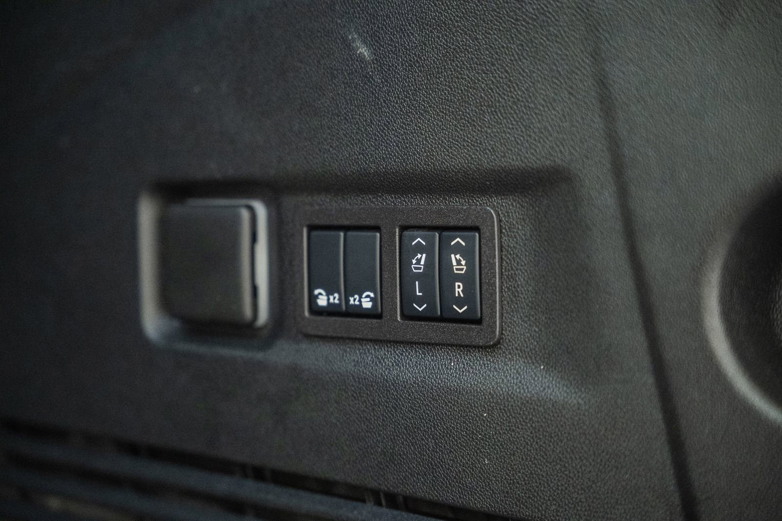 Used 2025 Chevrolet Suburban RST w/ Advanced Technology Package image 13