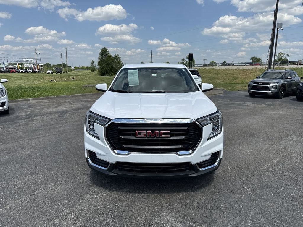 Used 2024 GMC Terrain SLE FWD image 16