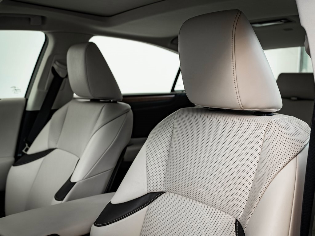 Certified 2023 Lexus ES 250 w/ Premium Package image 23