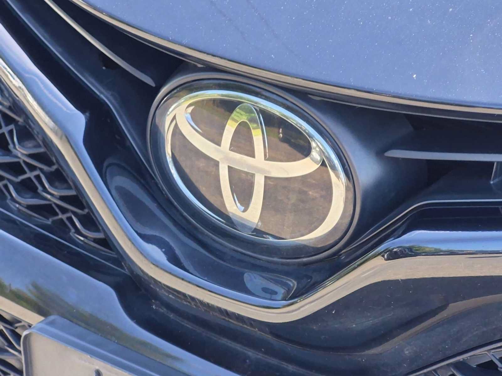 Used 2020 Toyota Camry XSE FWD image 12