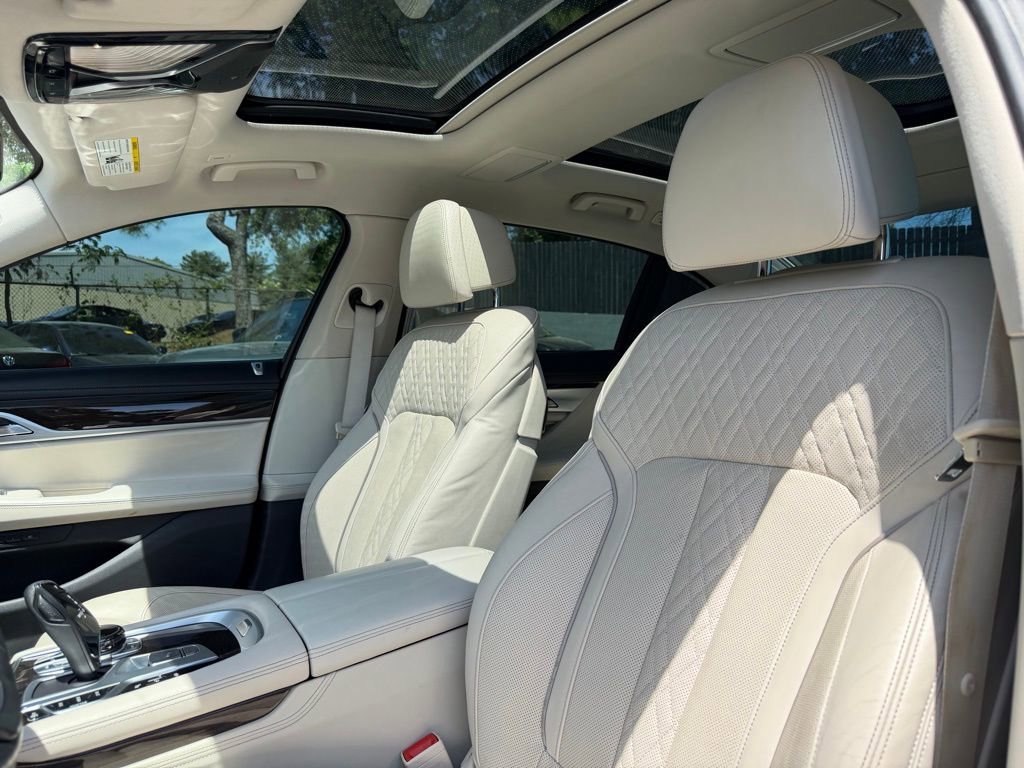 Used 2021 BMW 740i w/ Premium Package RWD image 12