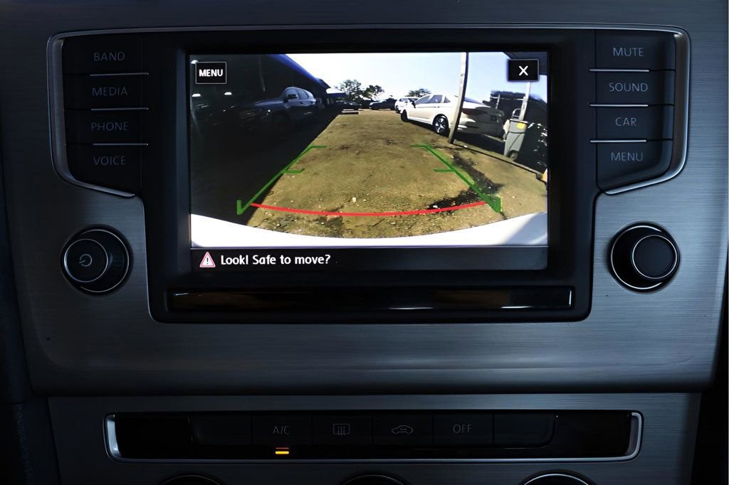 Used 2017 Volkswagen Golf S image 23