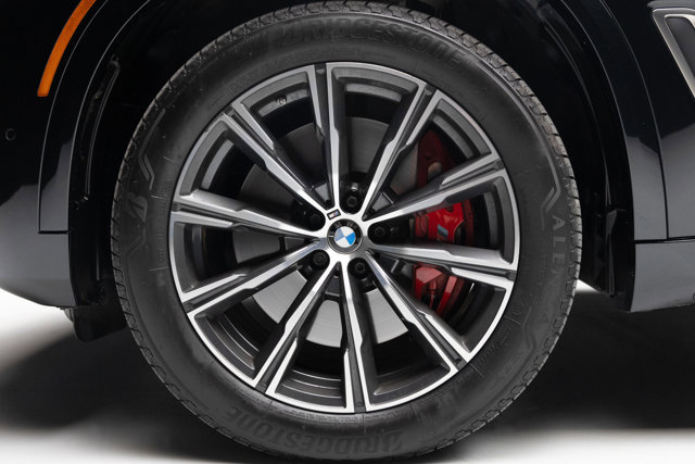 Used 2021 BMW X5 M50i image 5