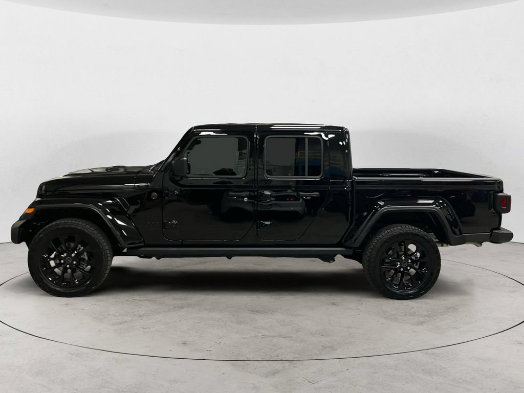 Used 2025 Jeep Gladiator Sport AWD/4WD image 2
