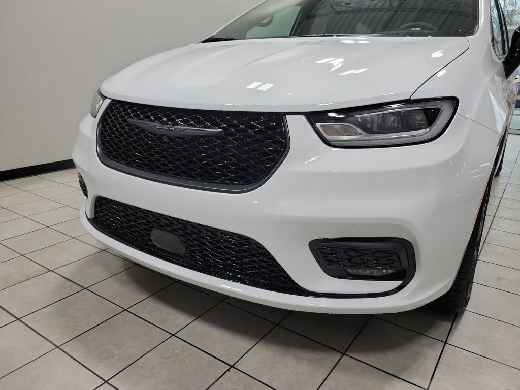 New 2026 Chrysler Pacifica Select w/ S Appearance Package AWD/4WD image 22