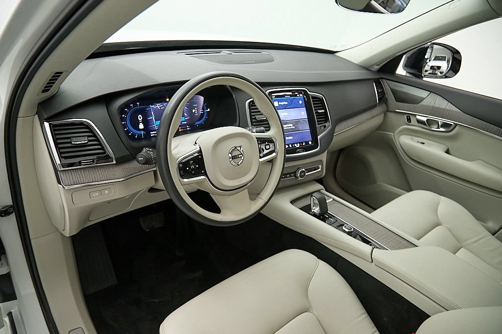 Used 2023 Volvo XC90 T8 Plus w/ Protection Package Premier AWD/4WD image 12