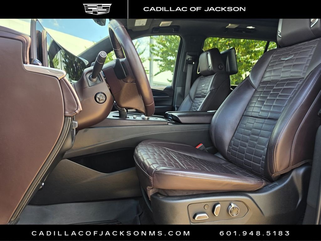 Used 2024 Cadillac Escalade ESV Sport Platinum w/ LPO, ONYX Package AWD/4WD image 13