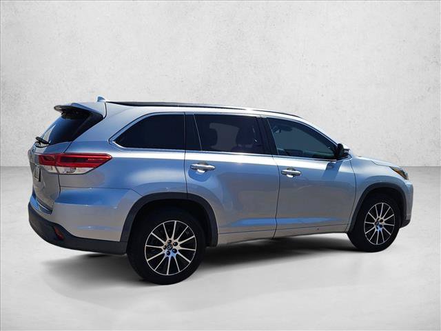 Used 2017 Toyota Highlander SE FWD image 5