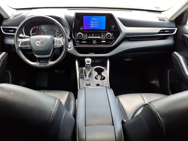 Certified 2024 Toyota Highlander XLE FWD image 5