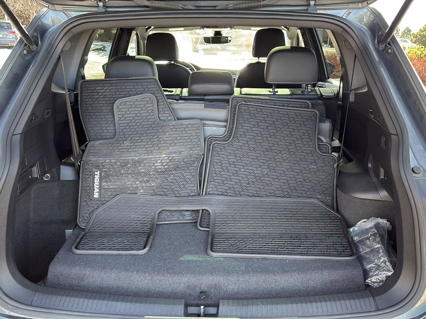 Used 2023 Volkswagen Tiguan SE R-Line image 7