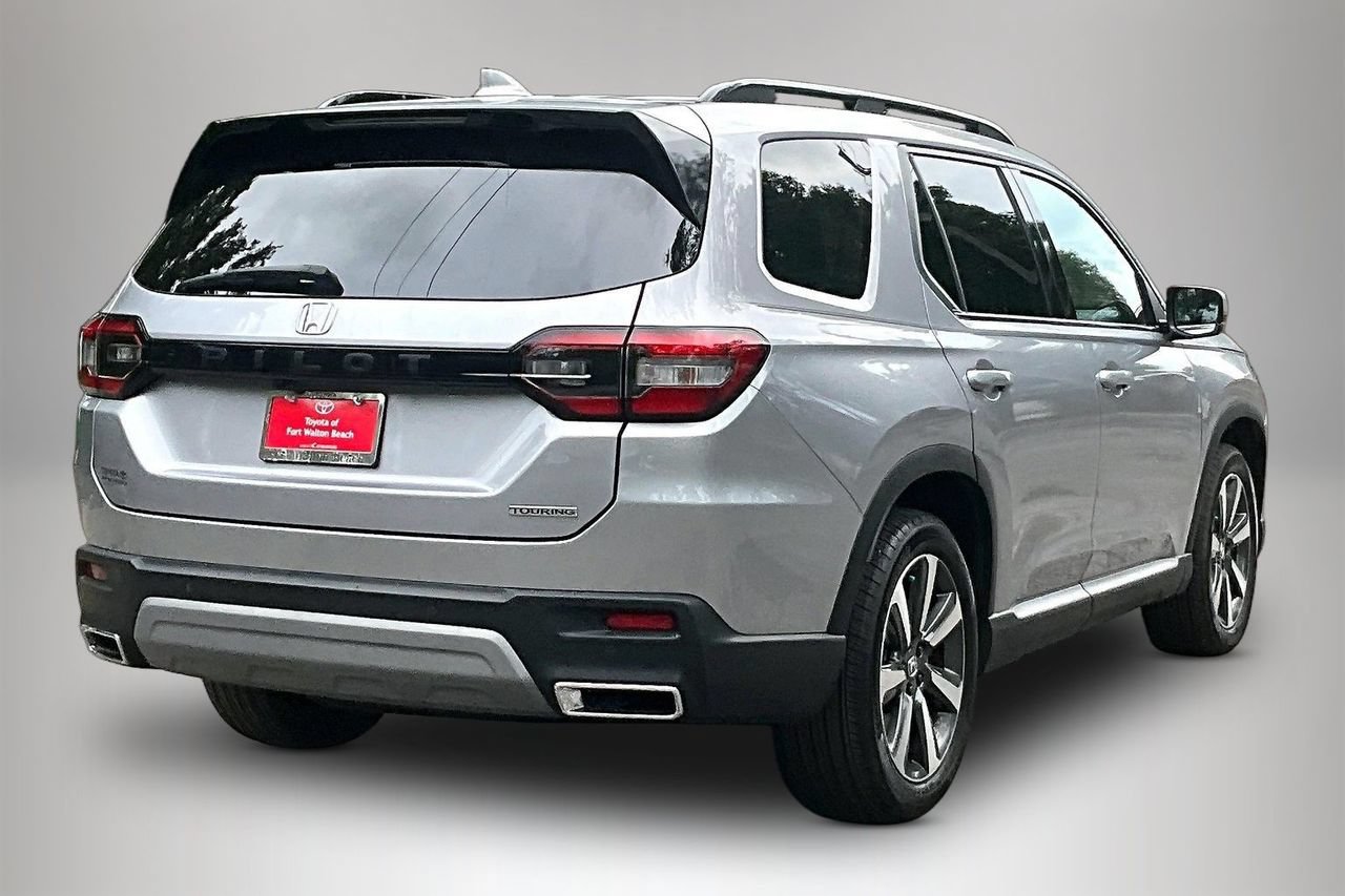 Used 2025 Honda Pilot Touring image 5