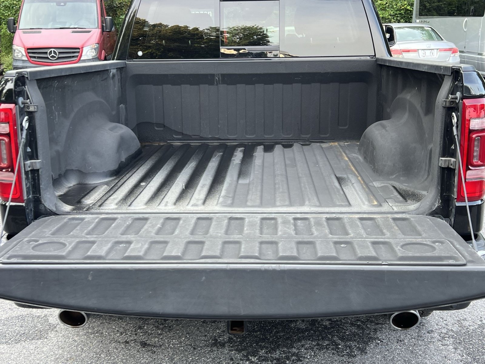 Used 2024 RAM 1500 Laramie AWD/4WD image 32