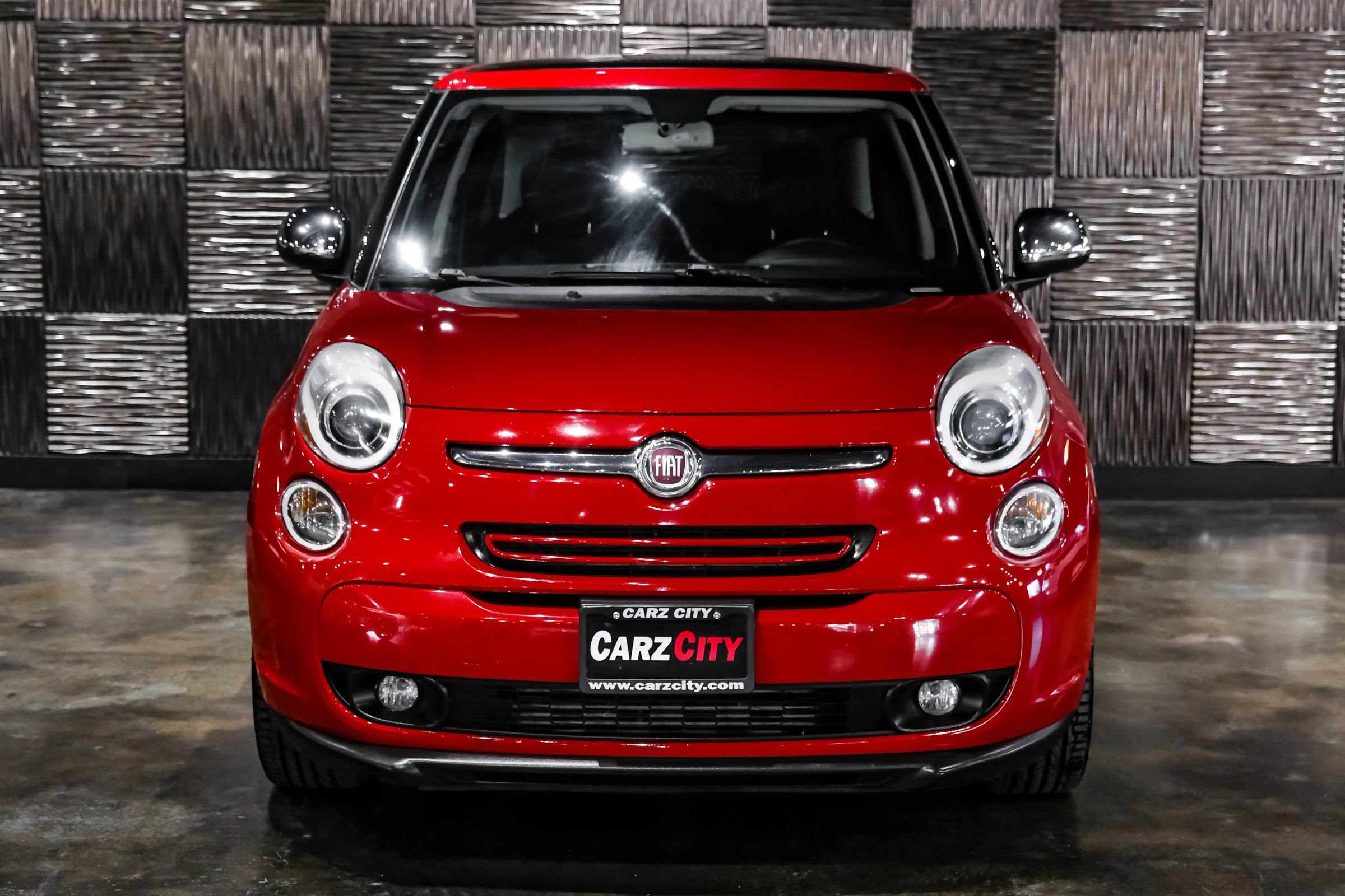 Used 2017 FIAT 500L Lounge w/ Dual-Pane Sunroof Package FWD image 6