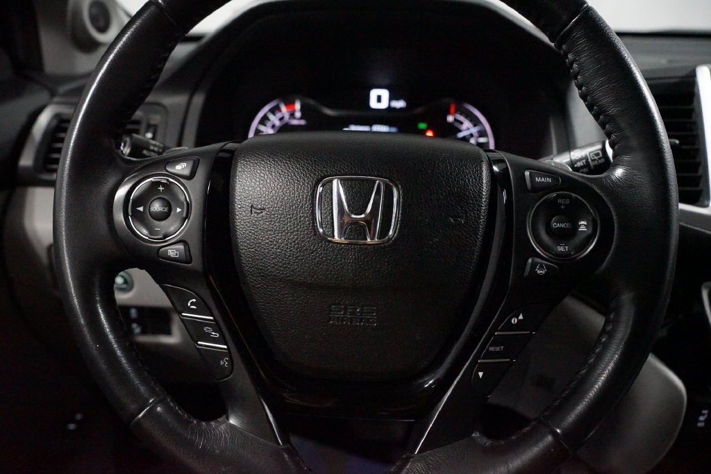 Used 2017 Honda Pilot Touring image 12